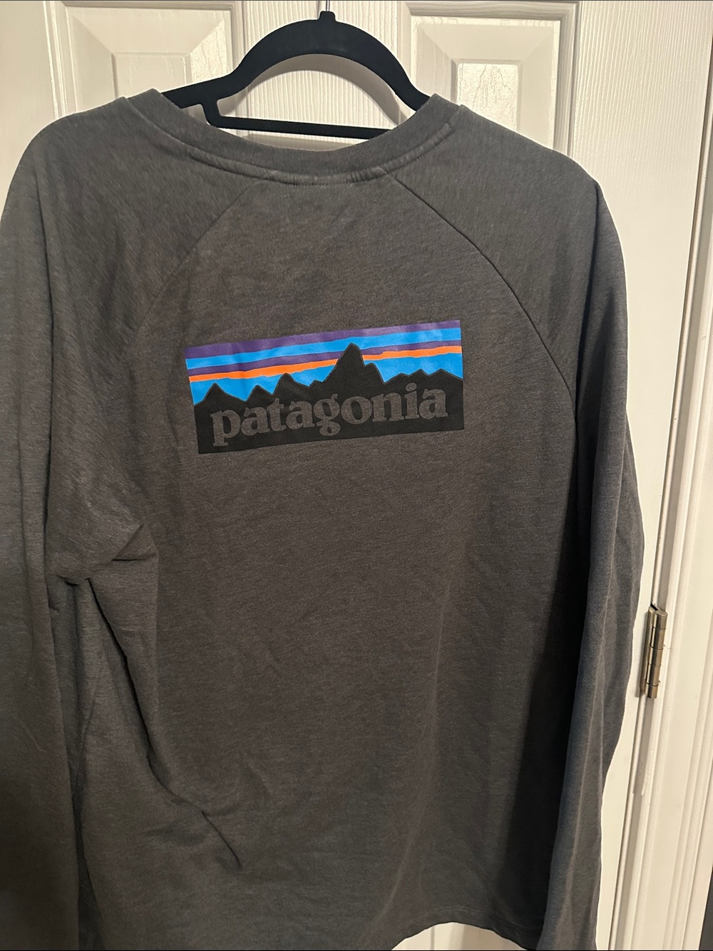 Patagonia Charcoal Gray Crewneck Sweatshirt - Picture 2 of 2